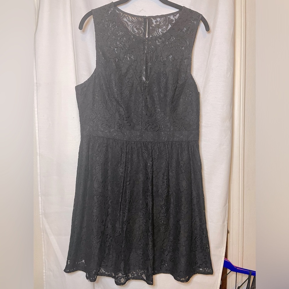 NWT BCBGeneration Black Lace VNeck Shape Layer Cocktail Mini Dress Size 12
